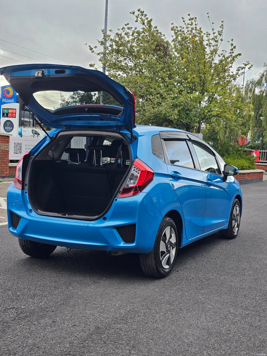 Honda Fit 2014 - Image 2