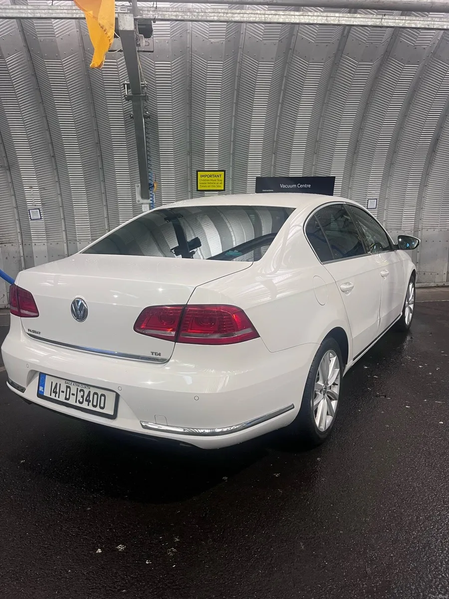 Volkswagen Passat - Image 5