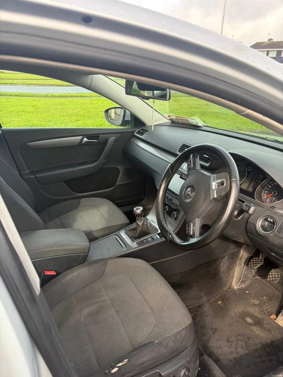 Volkswagen Passat 2011 - Image 4