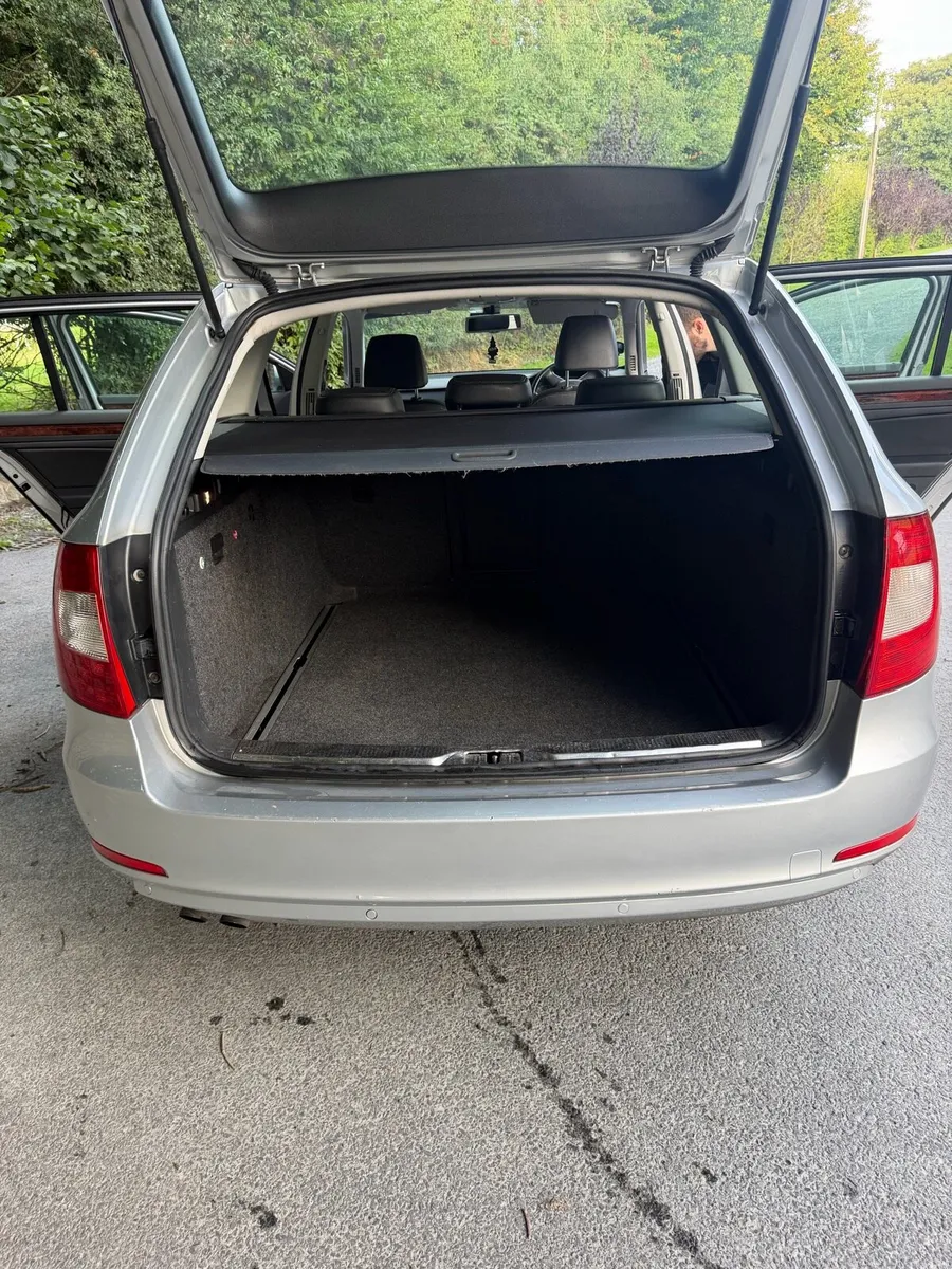 Skoda superb Estate nct till 27/10/27 - Image 6