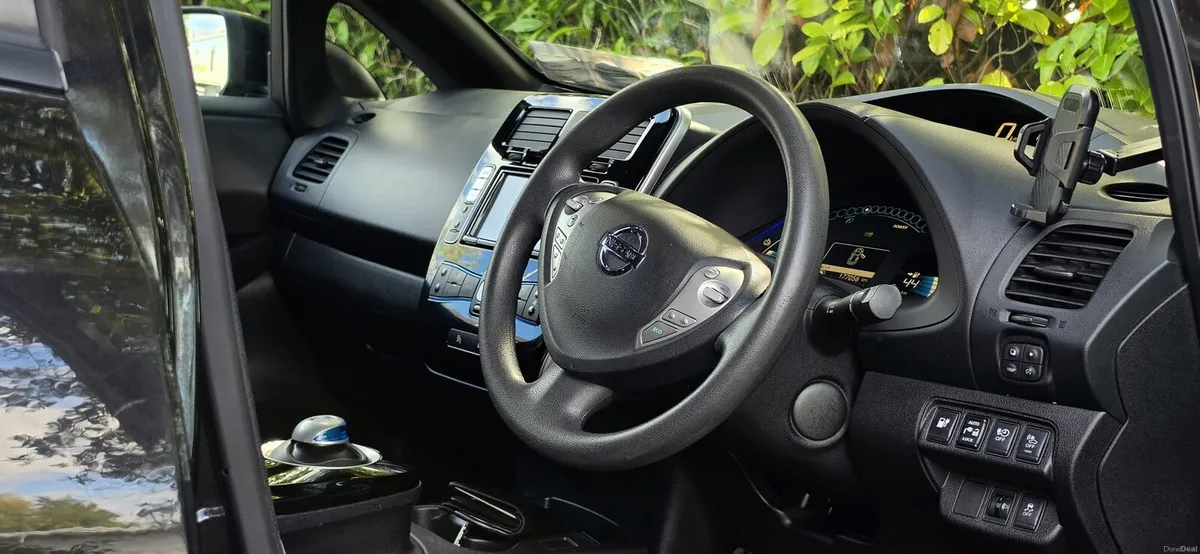 Nissan leaf - Image 5