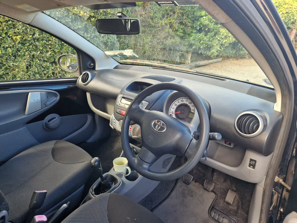 Toyota Aygo LOW MILEAGE 2010 - Image 4