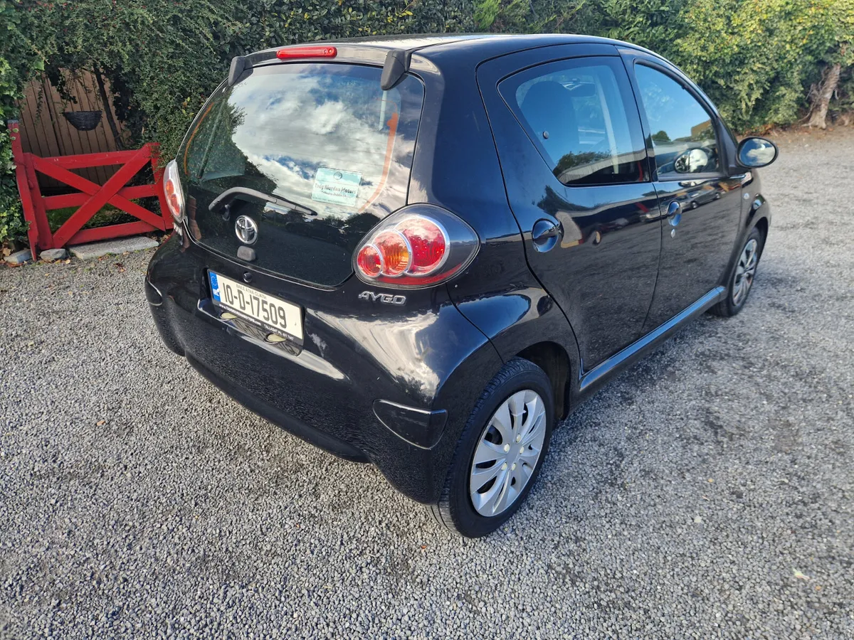 Toyota Aygo LOW MILEAGE 2010 - Image 2
