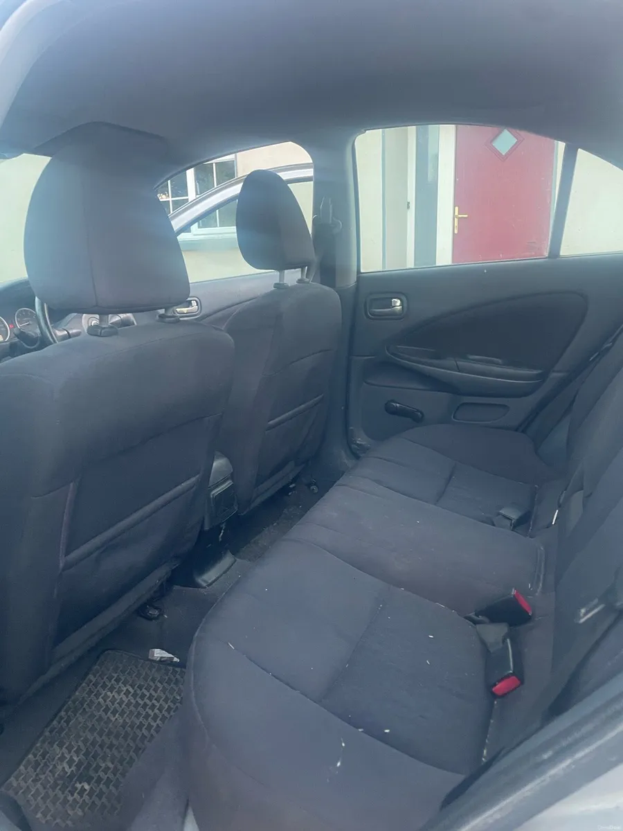 Nissan almera - Image 6