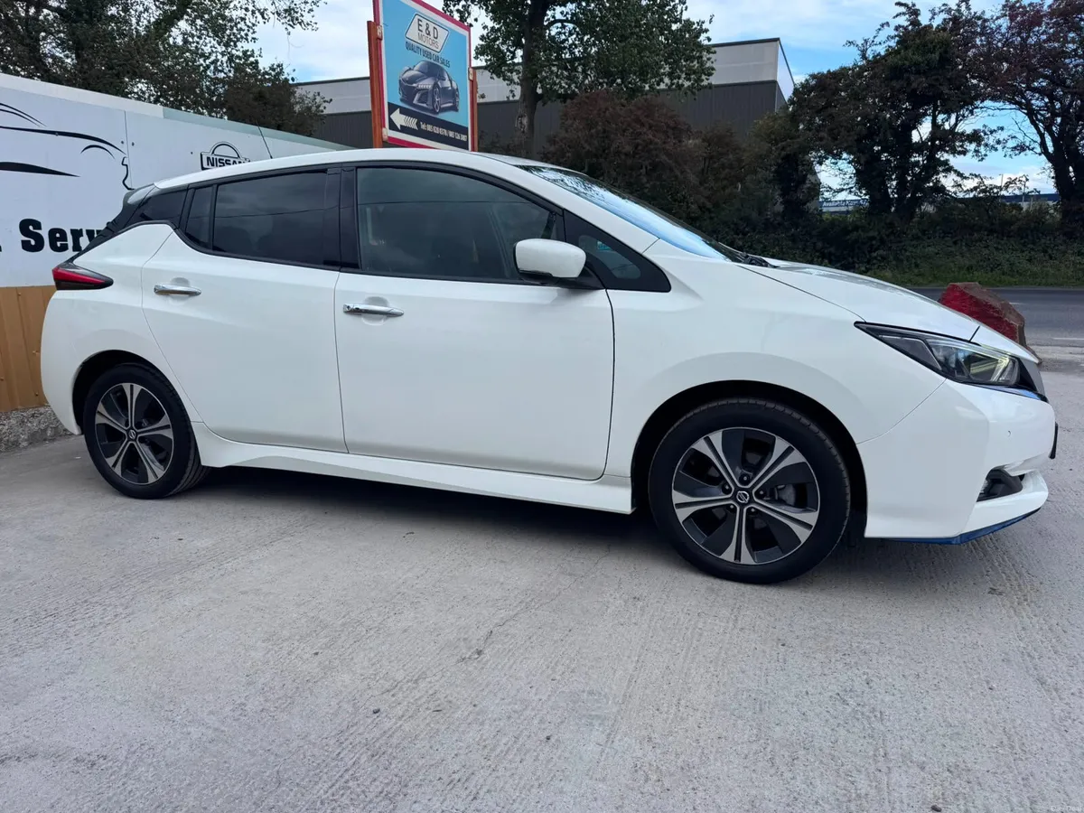 201 Nissan Leaf SV Premium 62 kWh 360 Big Battery - Image 3
