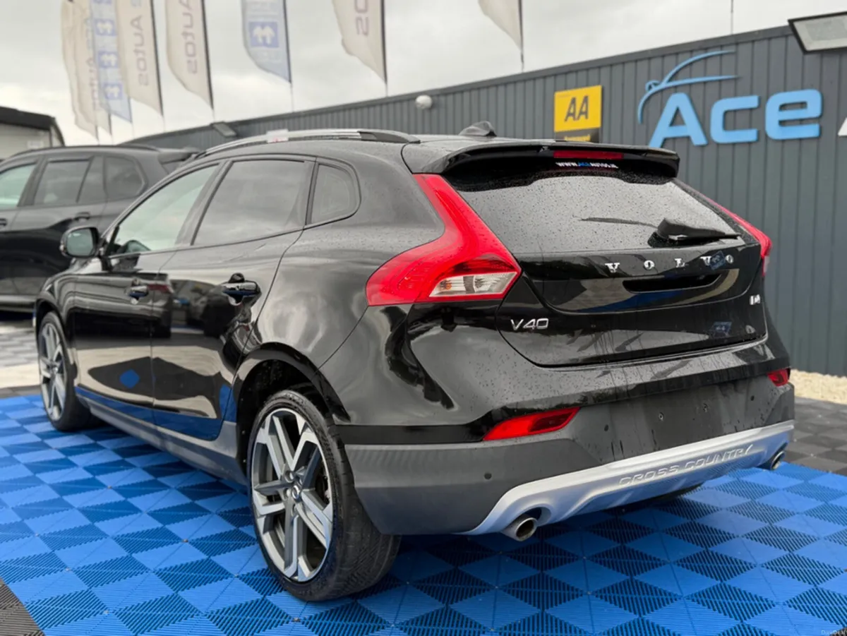 Volvo V40 CROSS COUNTRY - 2.0L DIESEL - AUTO - 12M - Image 5