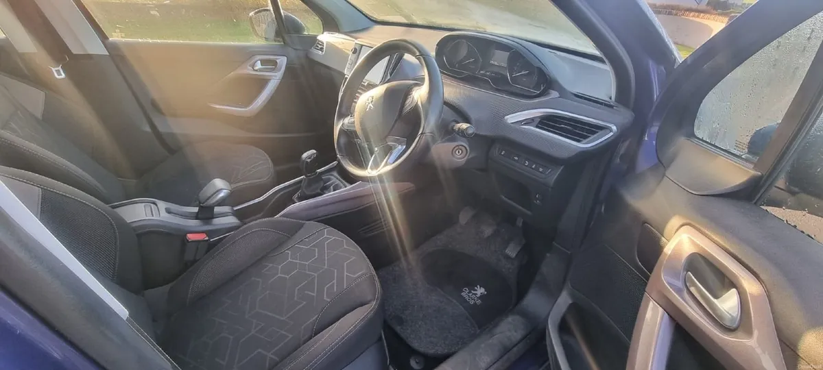 2016 Peugeot 2008 - Image 5