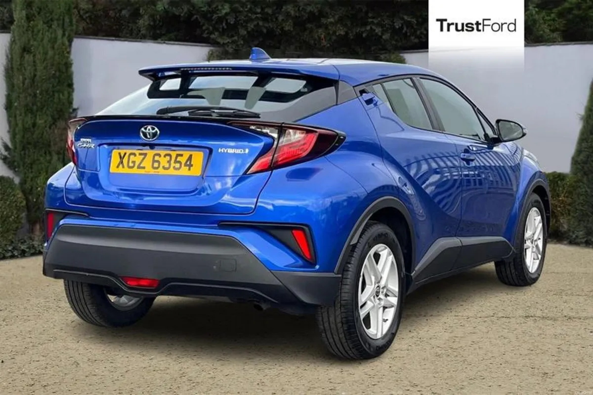 Toyota C-HR 1.8 VVT-h GPF Icon SUV 5dr Petrol Hybr - Image 4