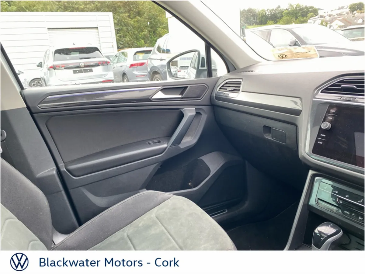 Volkswagen Tiguan 2.0TDI 150BHP ELEGANCE AUTOMATIC - Image 3
