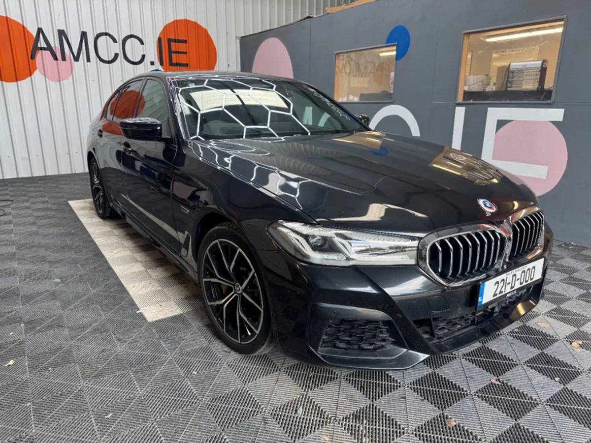 BMW 5-Series 2022 BMW 5 530E M-SPORT  2.0 AUTOMATI - Image 1