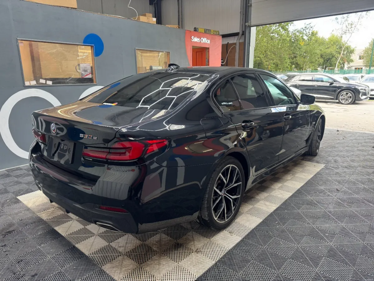 BMW 5-Series 2022 BMW 5 530E M-SPORT  2.0 AUTOMATI - Image 3