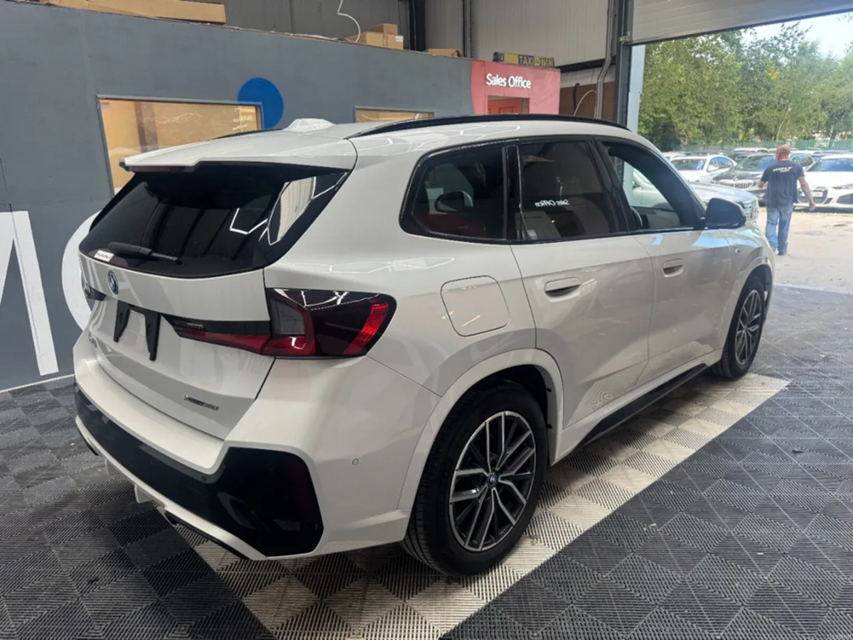 BMW iX1 2024 BMW Ix1 4wd XDRIVE 30 M-SPORT AUTOMAT - Image 3