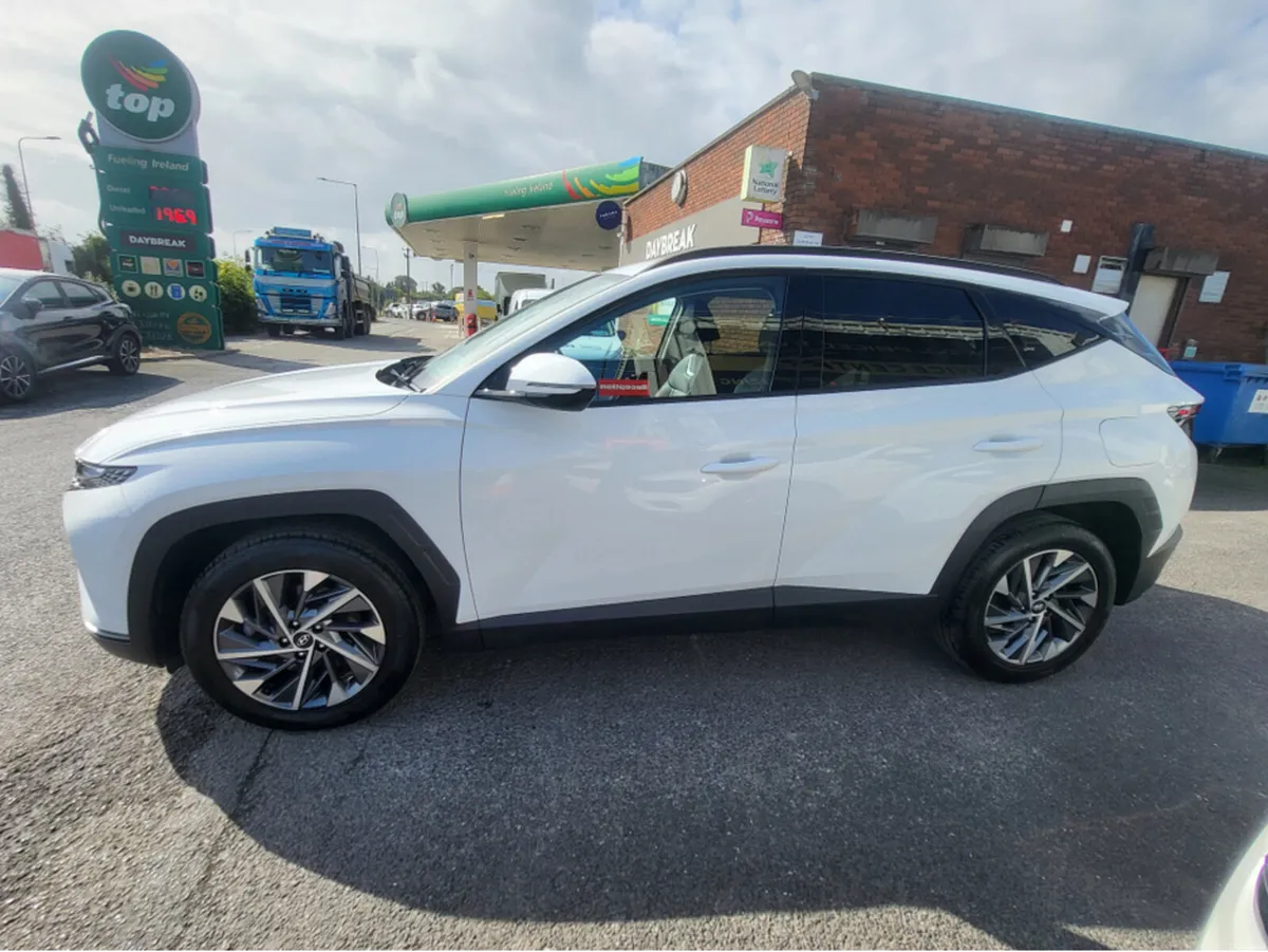 Hyundai Tucson IX35 EXECUTIVE 5DR - Image 3