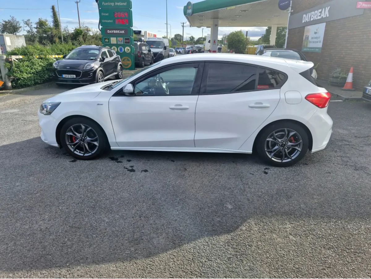 Ford Focus ST-LINE 1.0 ECOBOOST 125 125PS 4DR - Image 5