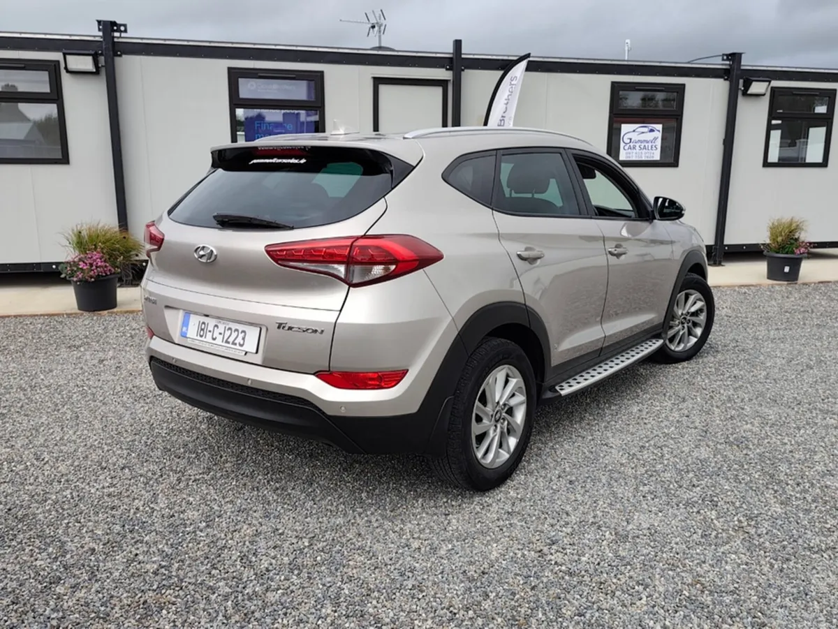 Hyundai Tucson 1.7 EXECUTIVE 5DR - Image 2