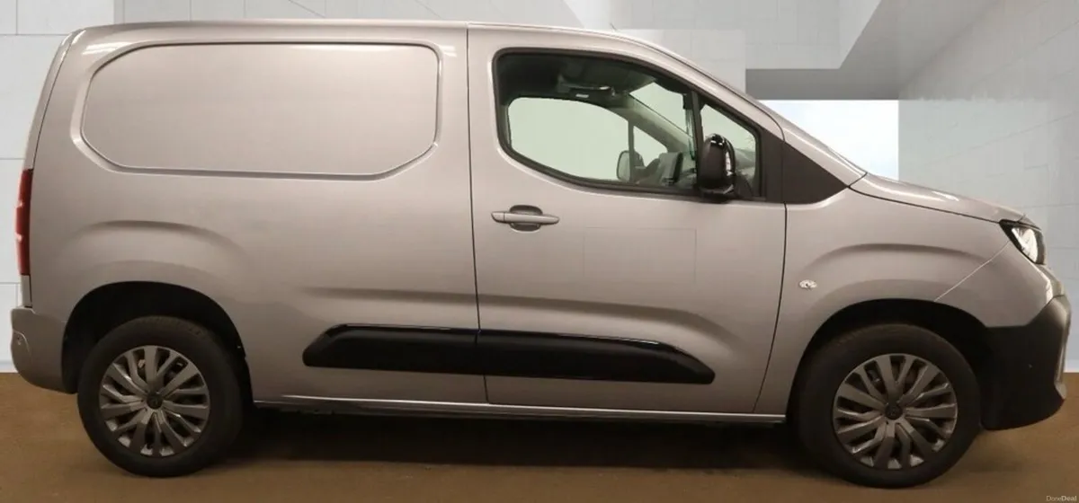 1.5 BlueHDi 1000 Asphalt Standard Panel Van 5dr Di - Image 3