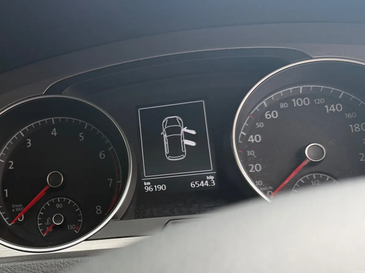 Volkswagen Golf 2017 - Image 2