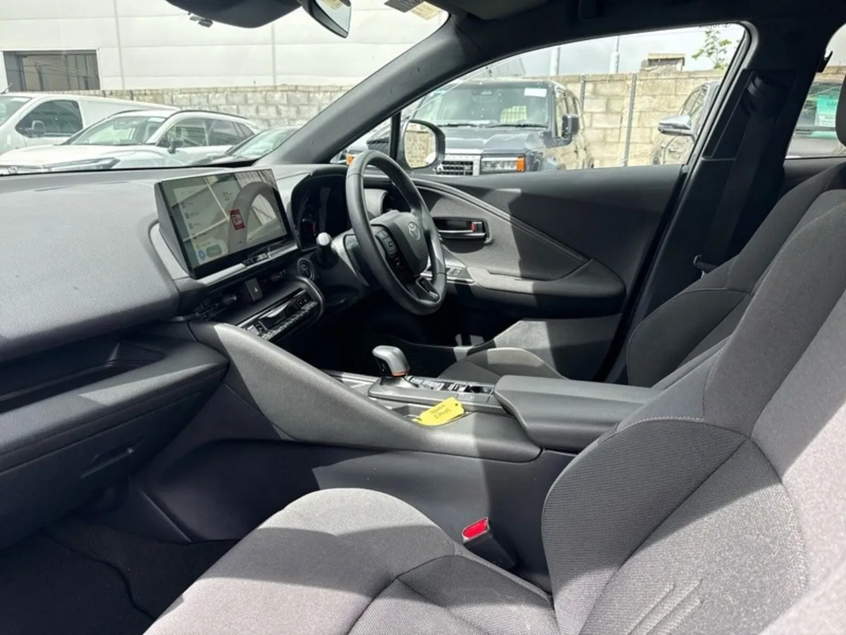 Toyota C-HR HYBRID SPORT+ // GLASS PAN ROOF // APP - Image 6