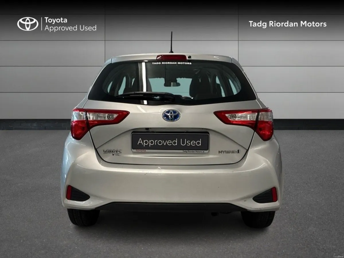 Toyota Yaris HYBRID 5DR LUNA - Image 4