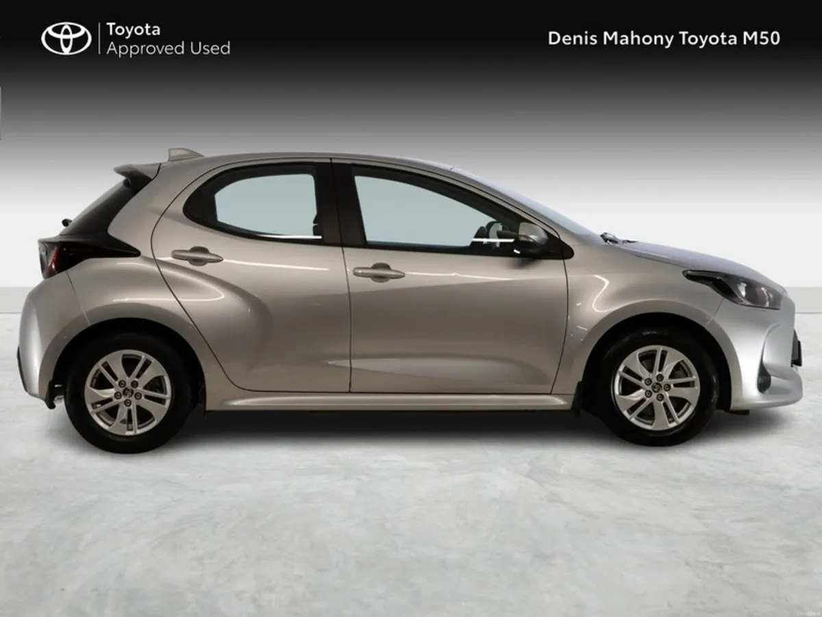 Toyota Yaris Hybrid Luna - Image 3