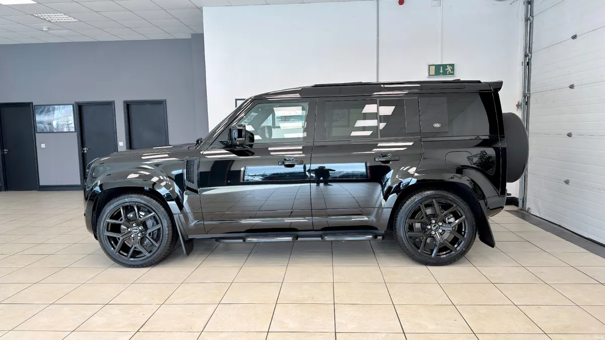 LANDROVER DEFENDER P400E X-DYNAMIC SE 110 - Image 5