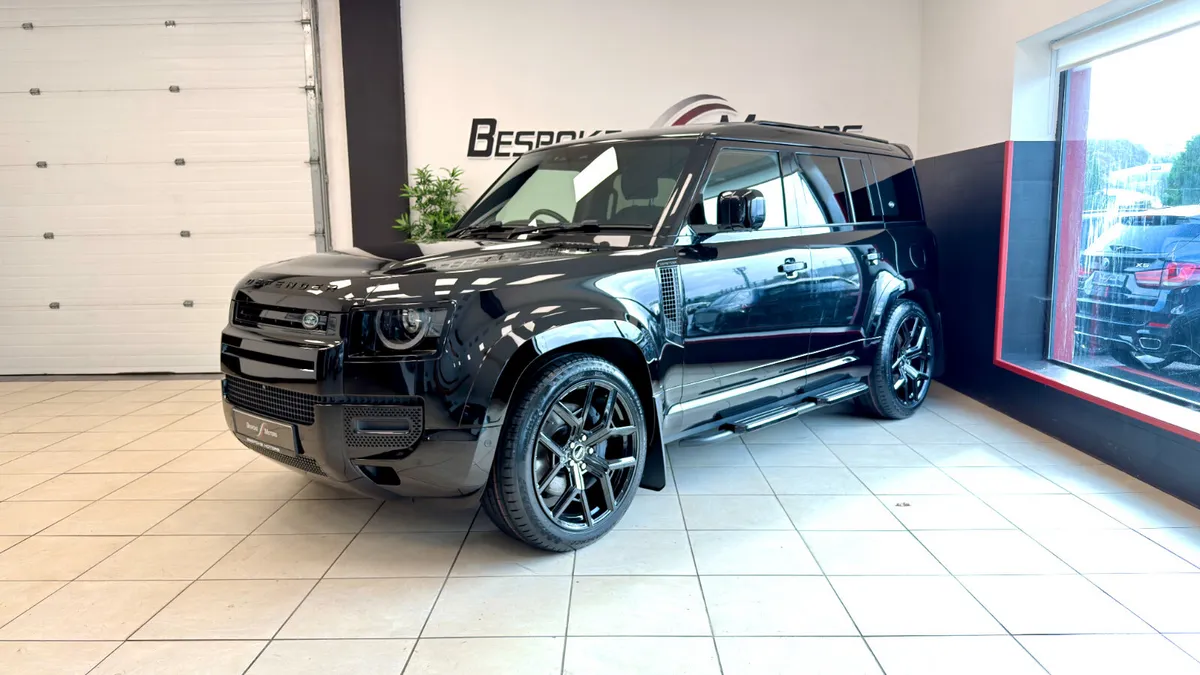 LANDROVER DEFENDER P400E X-DYNAMIC SE 110 - Image 1