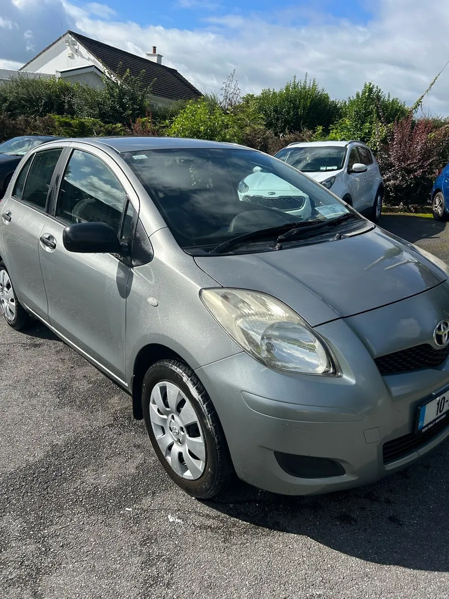 For sale 2010 Toyota Yaris 1.0 mint car - Image 2