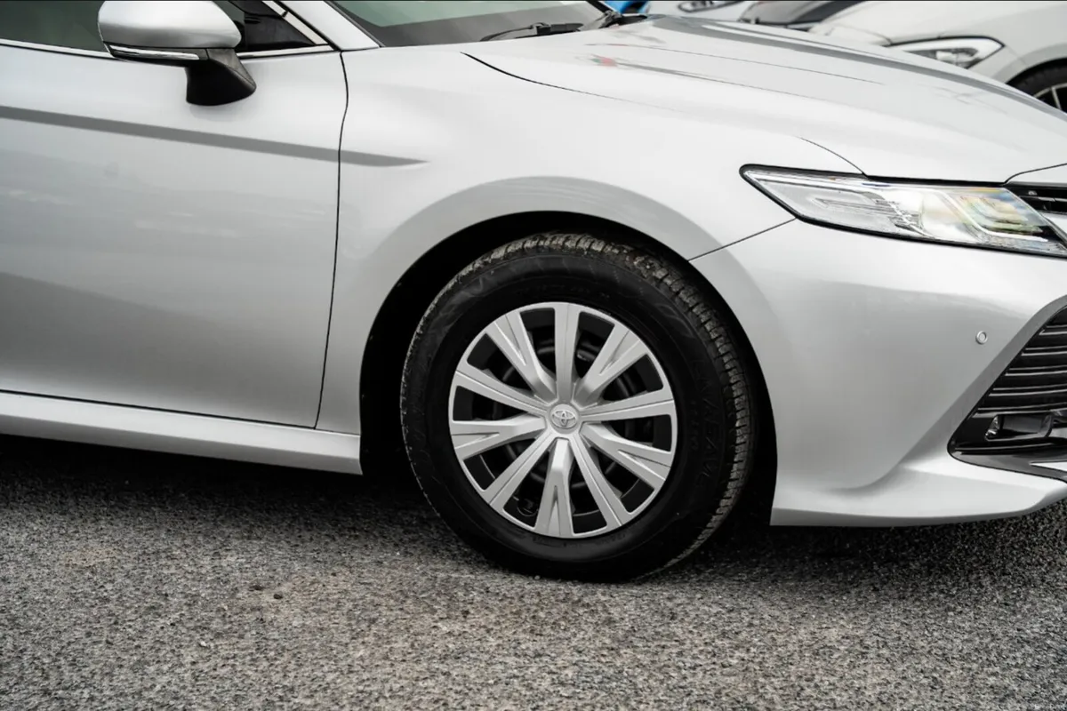 2021 Toyota Camry 2.5 Petrol Hybrid Auto - Image 6