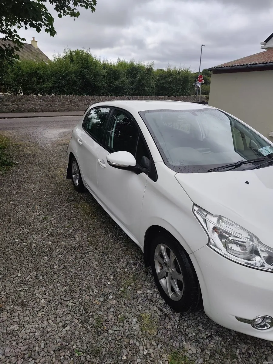 Peugeot 208 2014 Automatic - Image 5