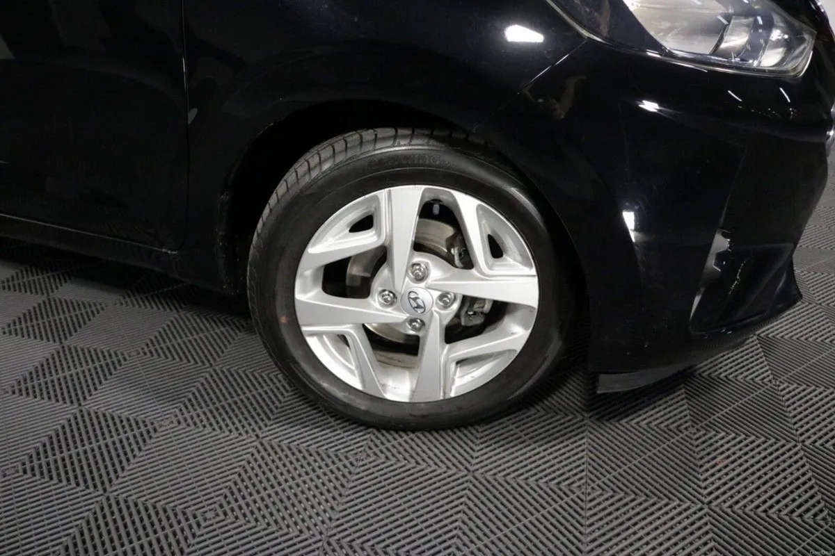 Hyundai i10 Automatic Deluxe 1.0L Petrol Hatchback - Image 4
