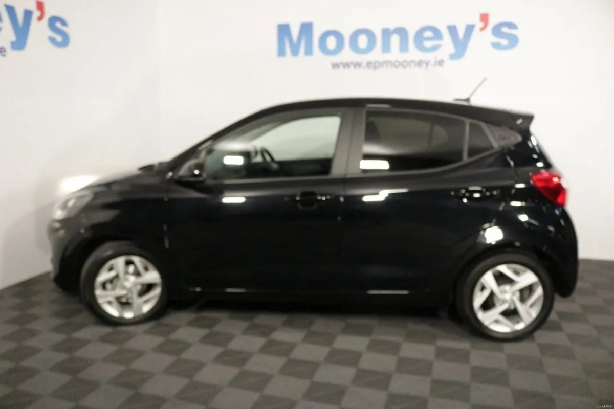 Hyundai i10 Automatic Deluxe 1.0L Petrol Hatchback - Image 6