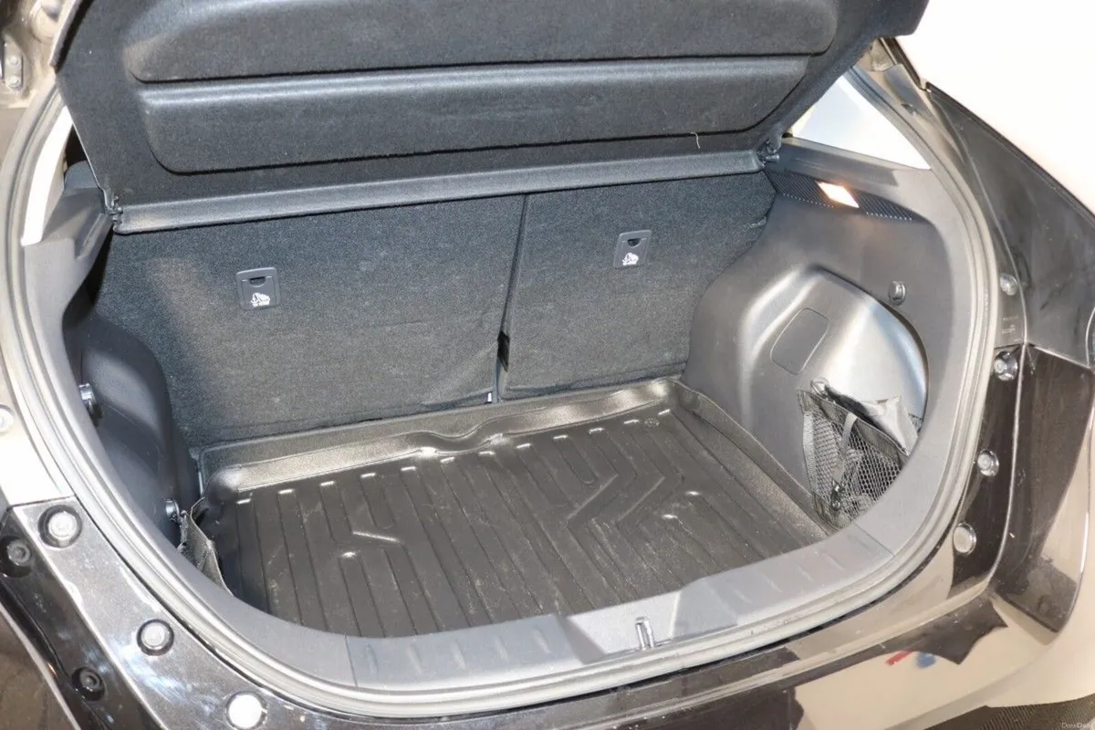 Nissan Leaf SV 62 kWh EV - Image 6