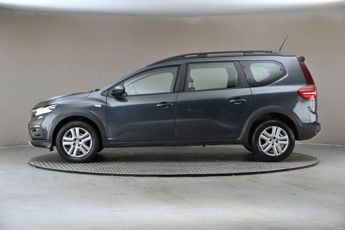 Dacia Jogger 1.0 TCE 6SPD COMFORT **PARK SENSORS** - Image 5
