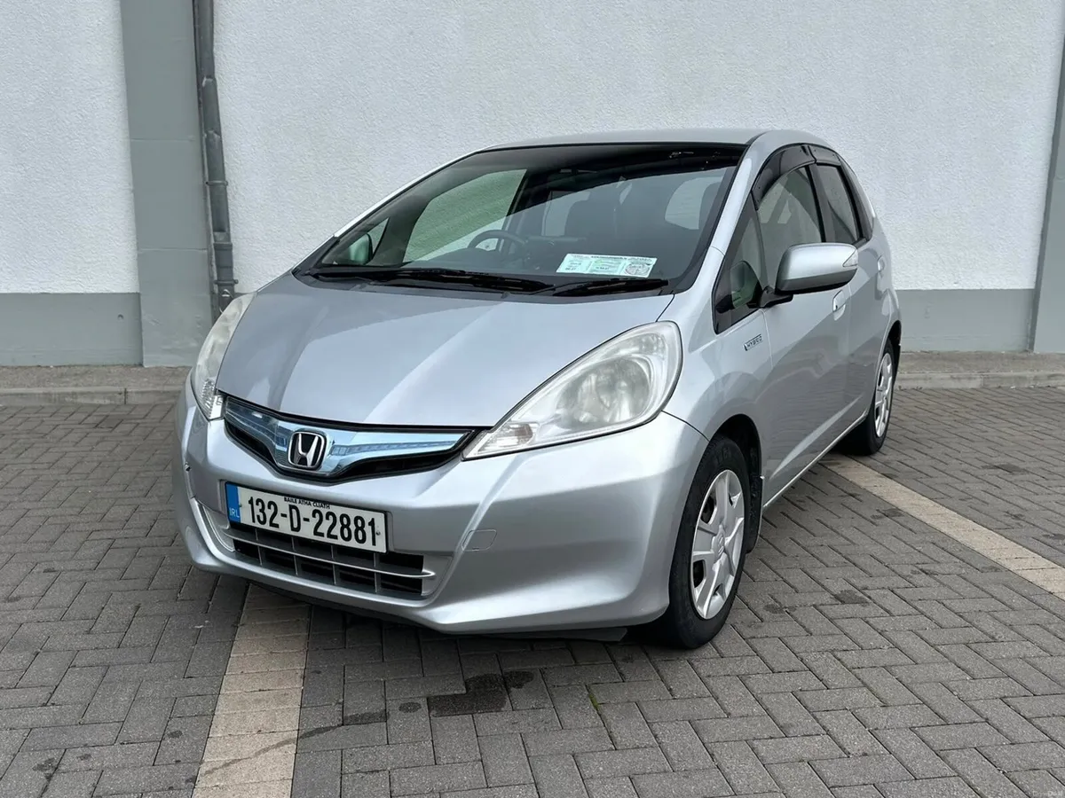 Honda Fit 2013 automatic nct 04/27 - Image 2