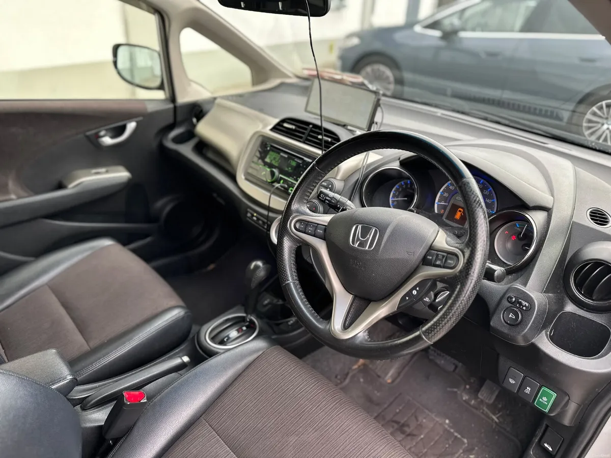 Honda Fit 2013 automatic nct 04/27 - Image 5