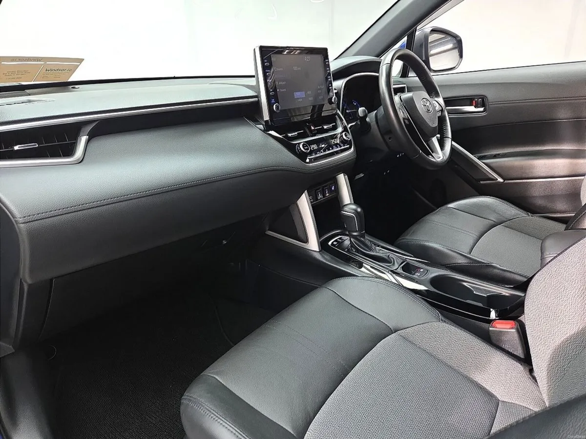 Toyota Corolla Cross 1.8 Z Model Hybrid - Image 4