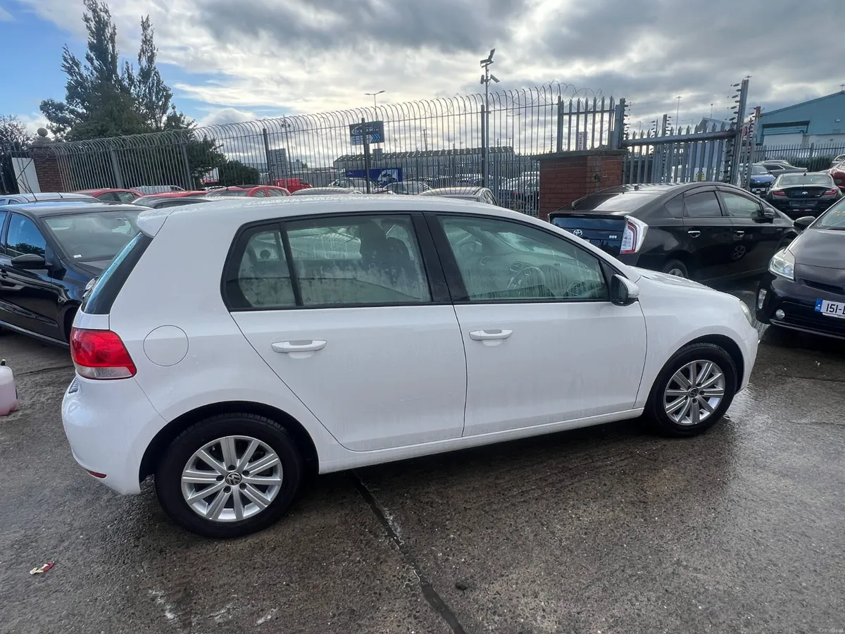 Volkswagen Golf 2012 Automatic/ only 64k km - Image 5