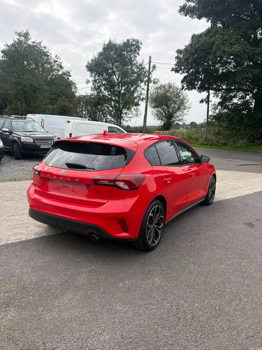 Ford Focus 2022 - Image 4