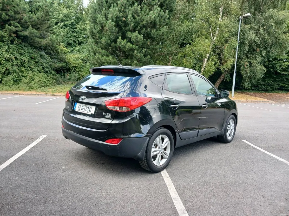 Hyundai i35 High Spec Low mileage model Black - Image 4