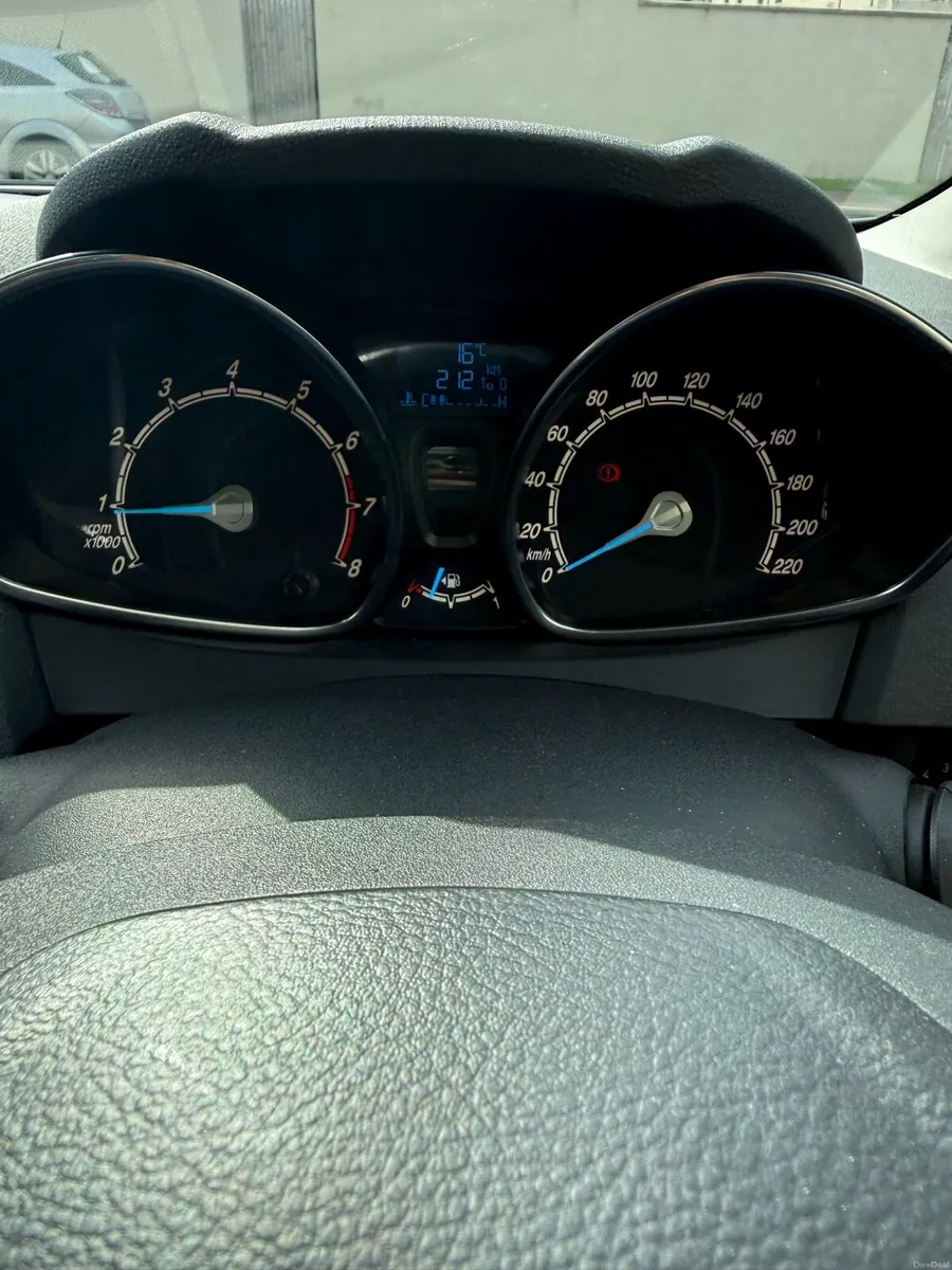 Ford fiesta - Image 6