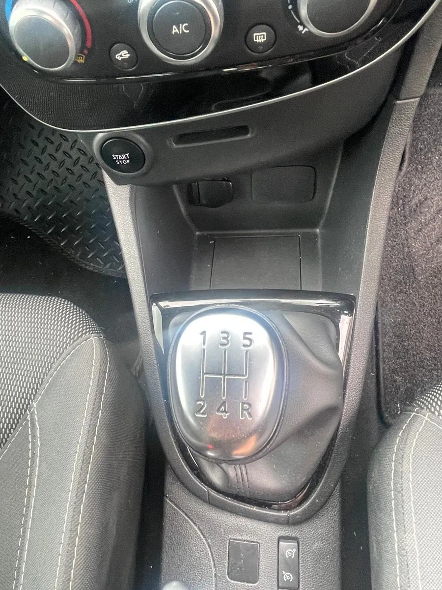 Clio Car - Image 3