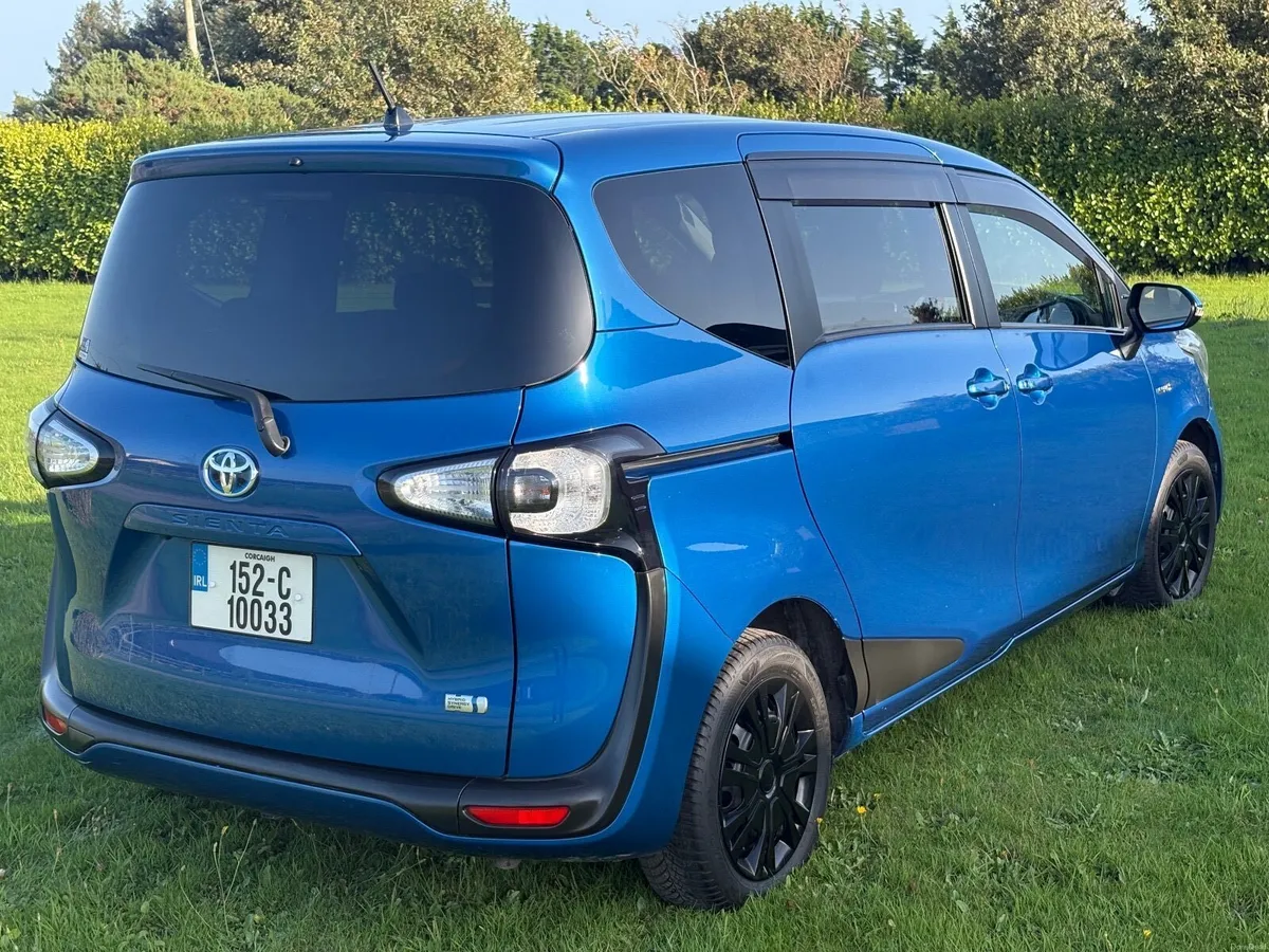 Toyota Sienta 2015 hybrid - Image 2