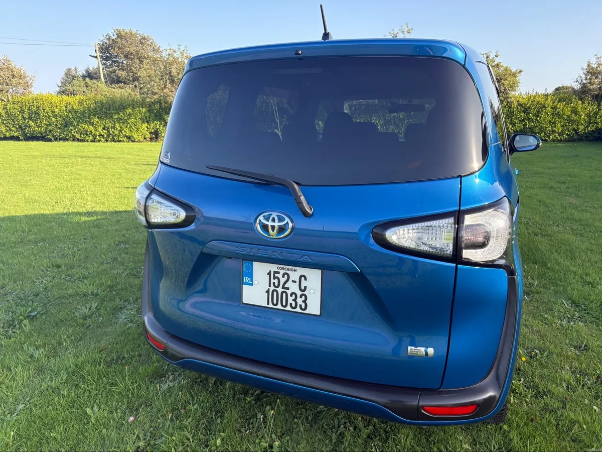 Toyota Sienta 2015 hybrid - Image 6