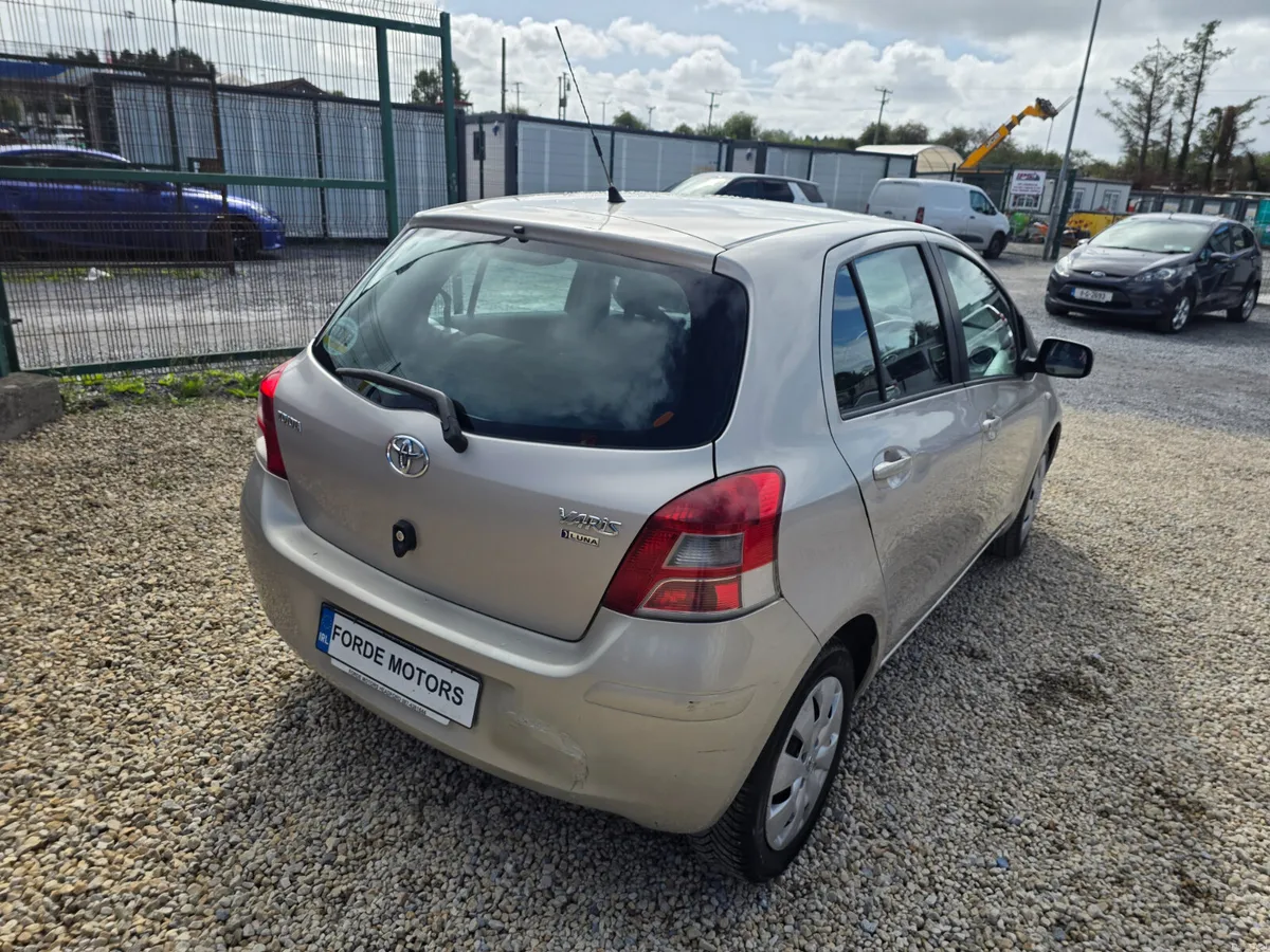 Toyota Yaris 2010 - Image 4