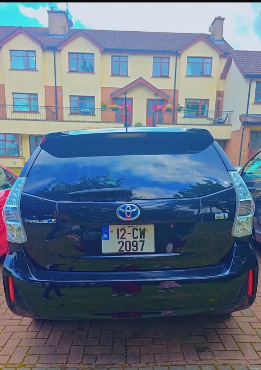 Toyota Prius Alpha 2012 - Image 1