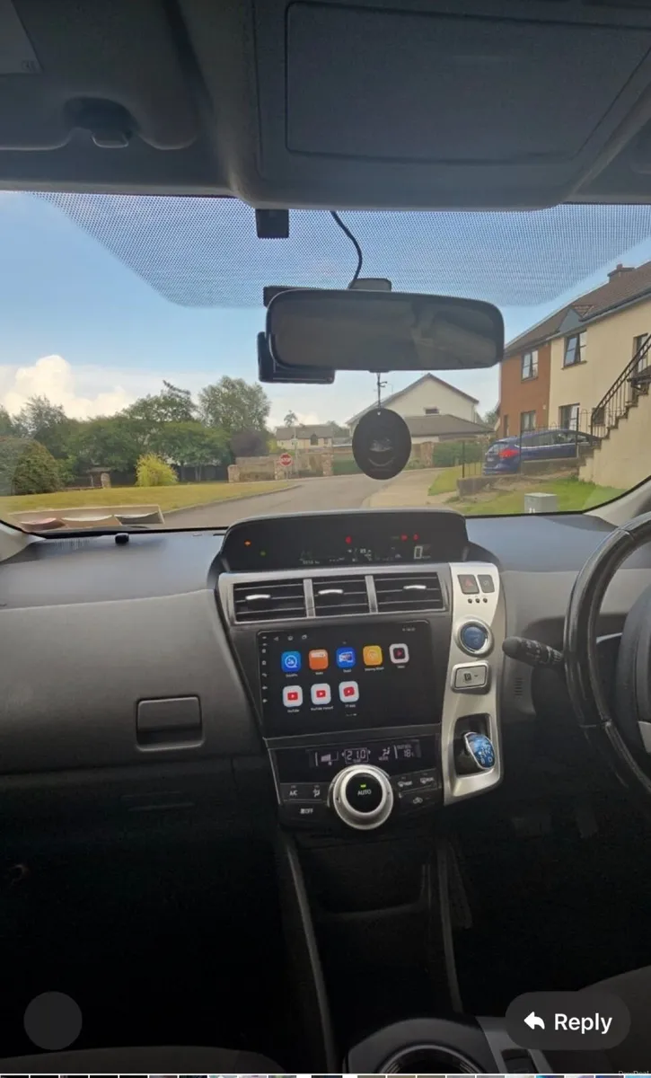 Toyota Prius Alpha 2012 - Image 3