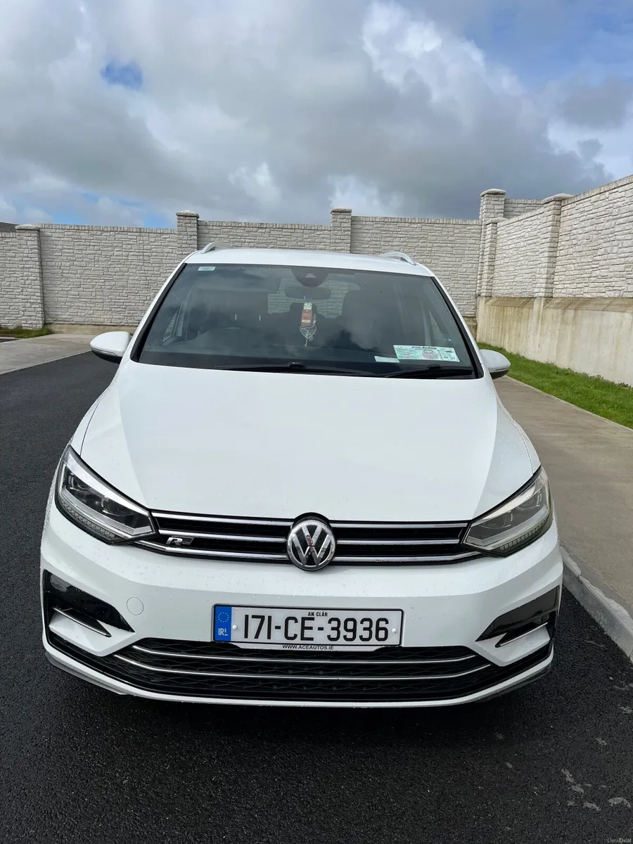 Volkswagen Touran 2017 - Image 2