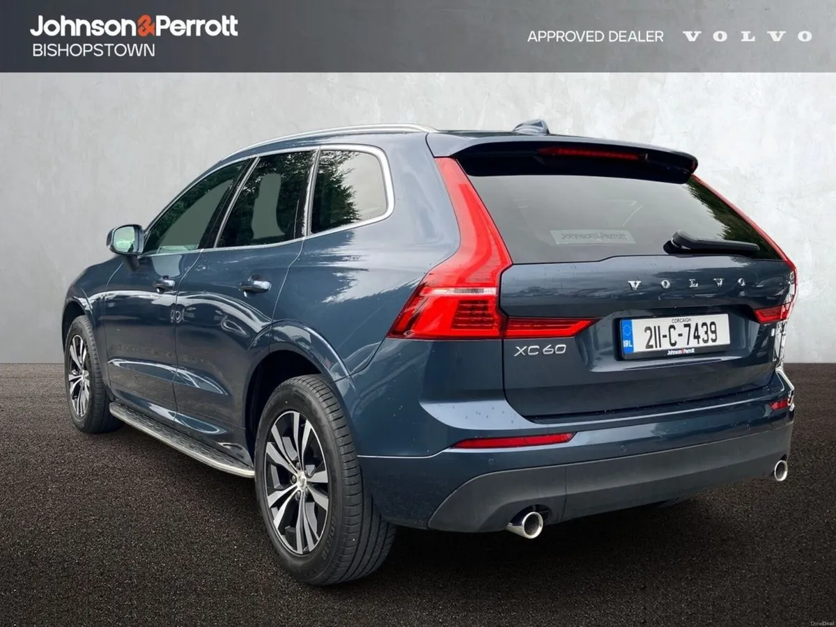 Volvo XC60 B4 197bhp Diesel MHEV Momentum - Denim - Image 3