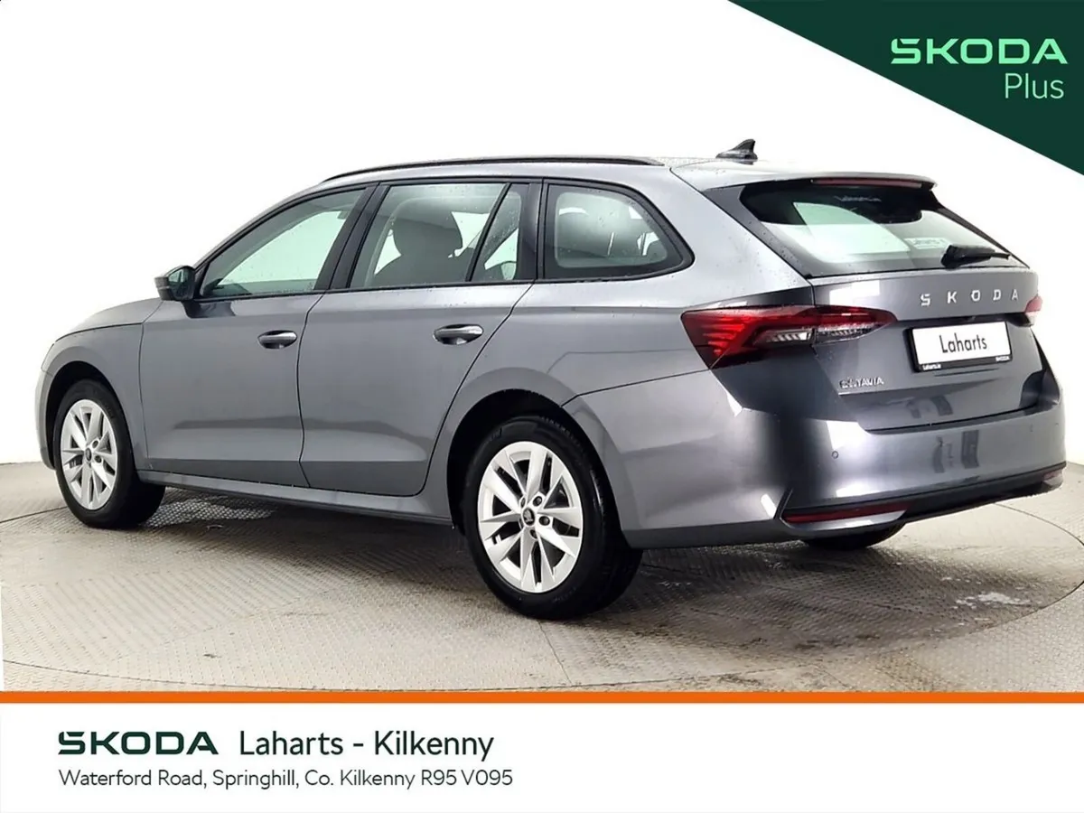 Skoda Octavia COMBI *HUGE SAVING FROM NEW EX DEMO - Image 3