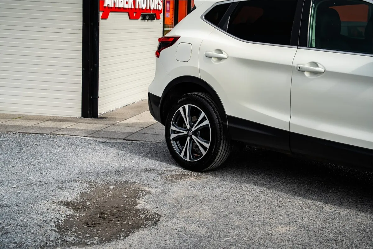 2018 Nissan Qashqai **MINT CONDITION** - Image 6